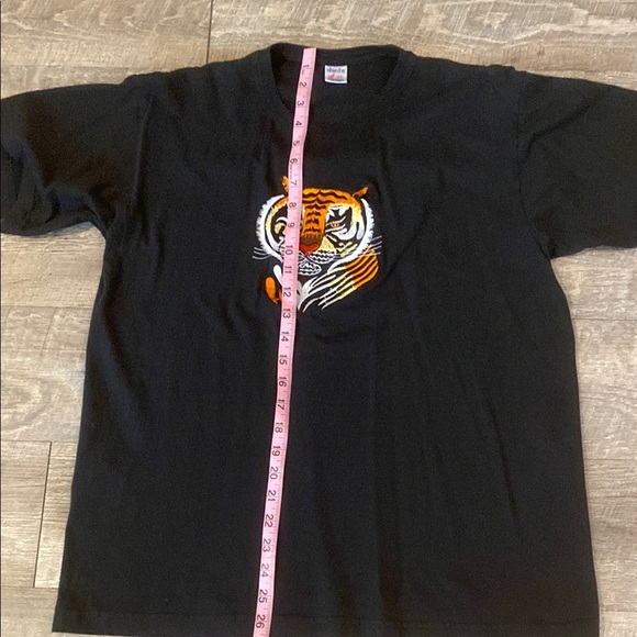 Men's Black Embroidered Tiger Crewneck Graphic Tee from India - Picture 5 of 6